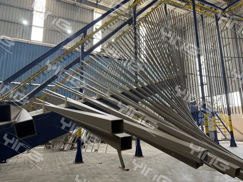Metal profiles feeding onto an auxiliary conveyor